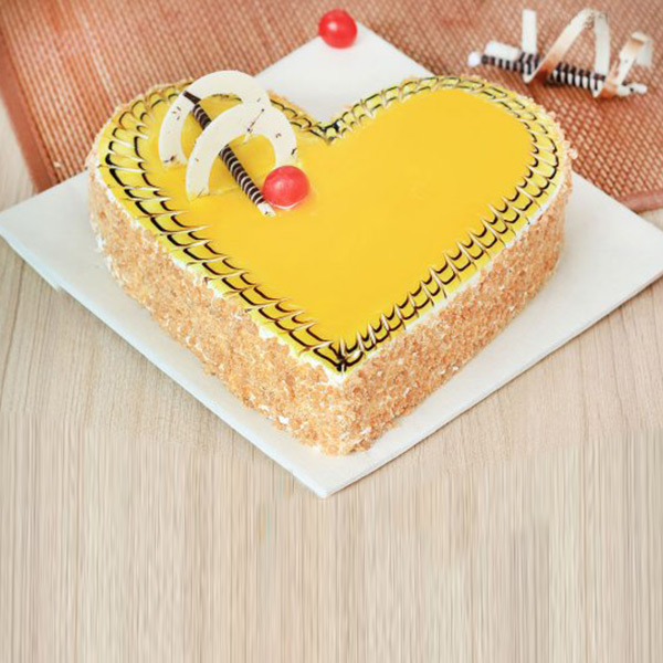 500gm heart shape butterscotch cake 500gm heart shape butterscotch cake