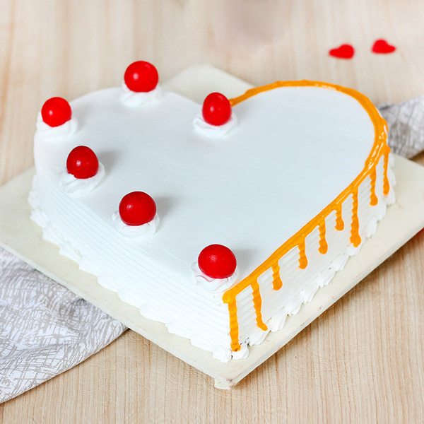 1 kg Heart Shape Vanilla Cake 1 kg Heart Shape Vanilla Cake